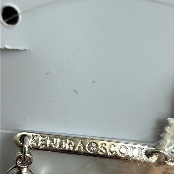 BNWT Kendra Scott Ari Heart Crystal Necklace - Picture 4 of 4